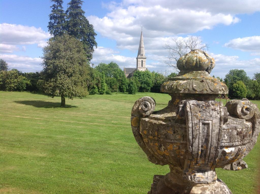 Chateau De La Goujonnerie Bed & Breakfast 4*