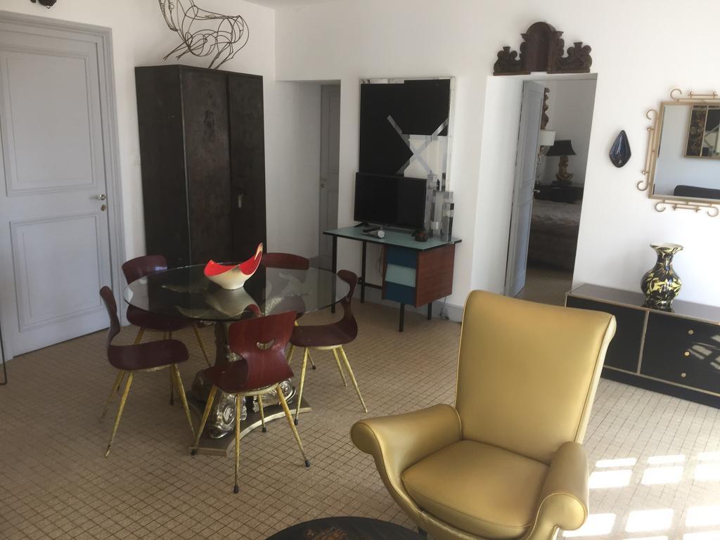 Chateau De La Goujonnerie Bed & Breakfast Loge-Fougereuse