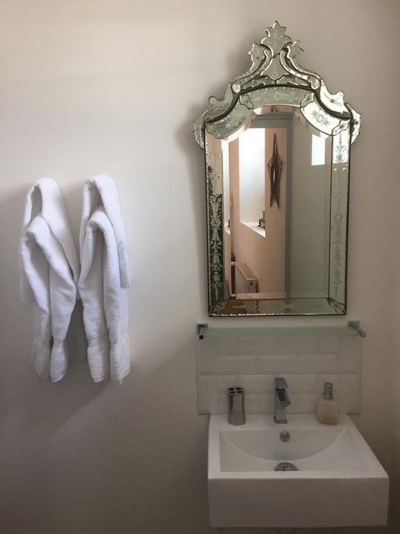 Chateau De La Goujonnerie Bed & Breakfast Loge-Fougereuse